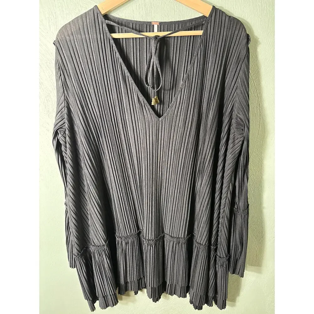 Free People Women's Size XS Black Pleated V-Neck Tassel Bell Sleeves Shift Dress